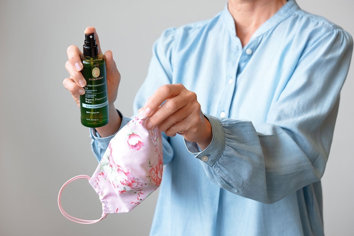 Pflanzenwasser für die Maske